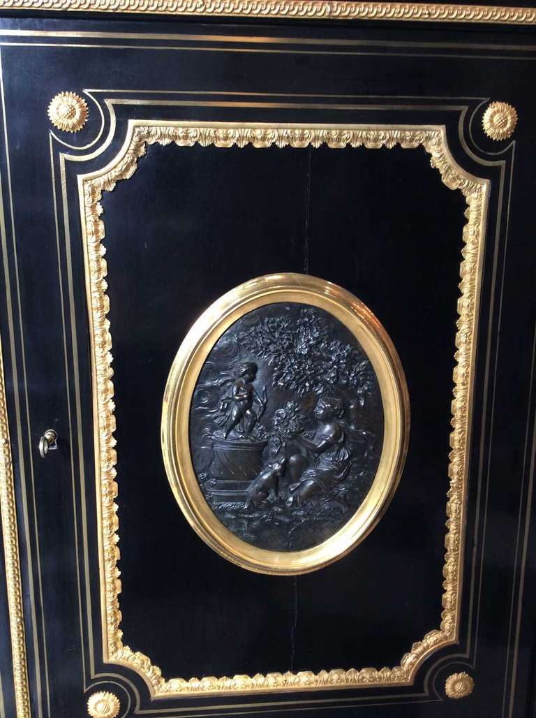 Napoleon III Cabinet with Bronze Medallions In Good Condition In Paris, FR