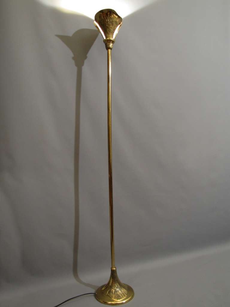 Large 1970-1980's floor lamp in bronze, representing a flower keyed alike. For Sale 1