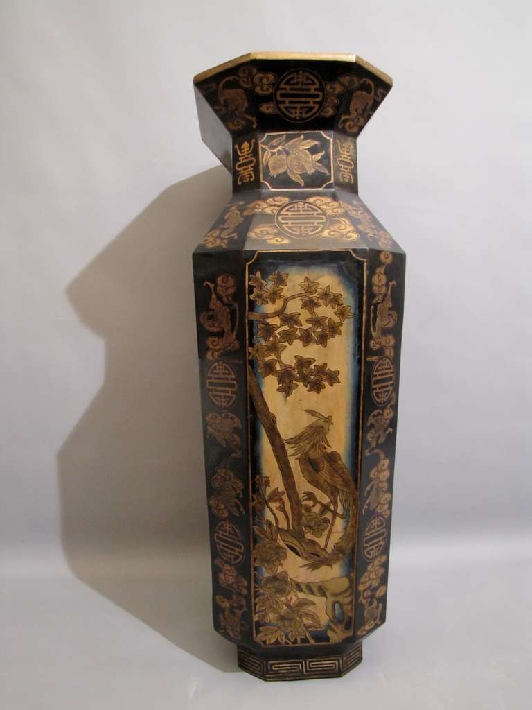Important Japanese vase in lacquered and gilded 