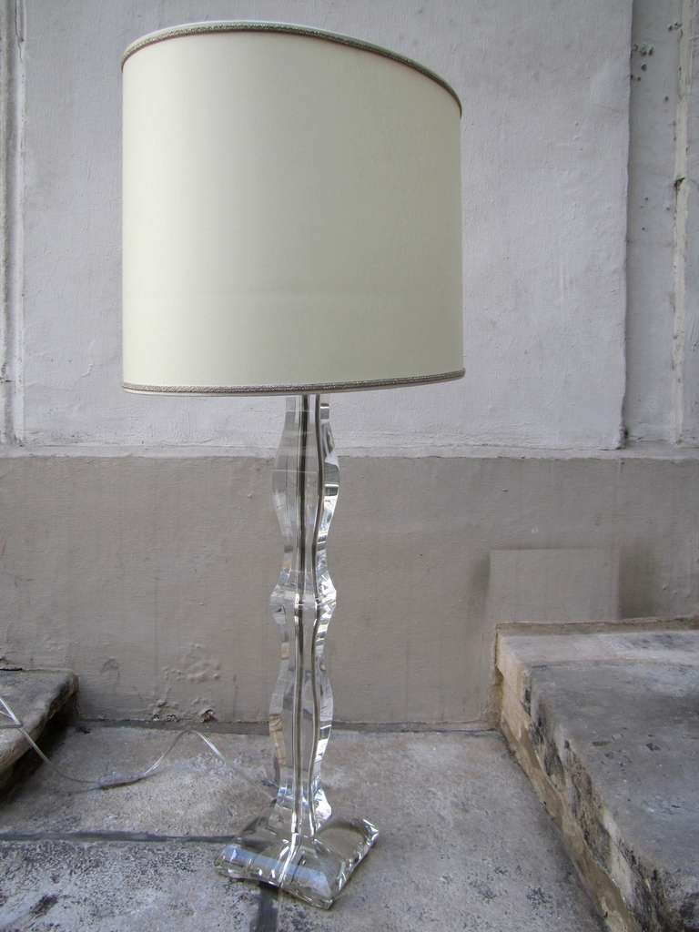 French Elegant pair of crystal lamps with contemporary lampshades For Sale