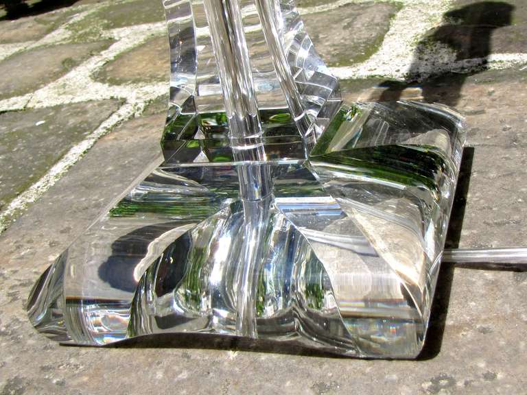 Elegantes Paar Kristalllampen mit zeitgenössischen Lampenschirmen (Glas) im Angebot
