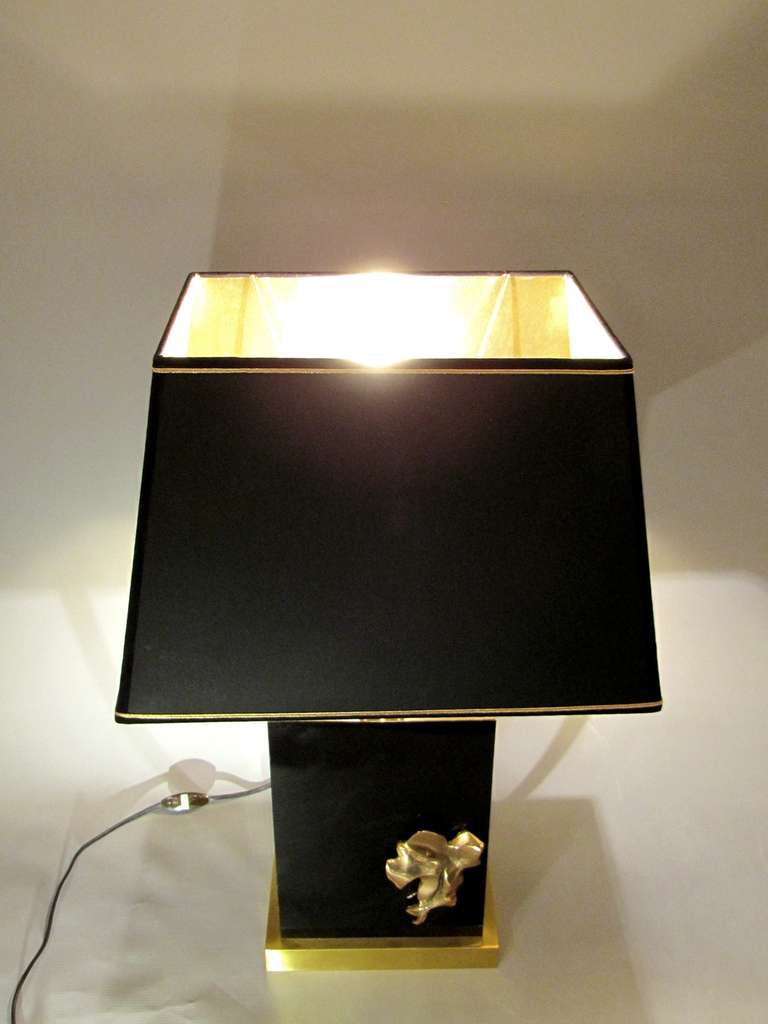Pair of 1970s Table Lamps in Black Plexiglas and Brass In Good Condition For Sale In Paris, FR