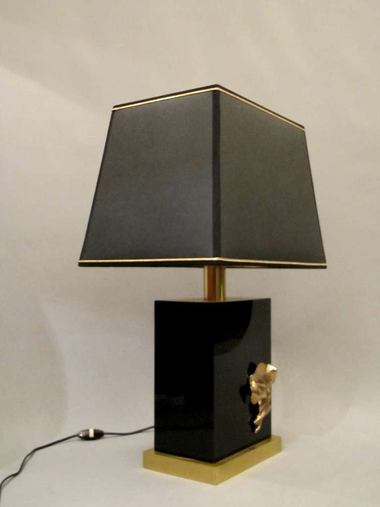 Late 20th Century Pair of 1970s Table Lamps in Black Plexiglas and Brass For Sale