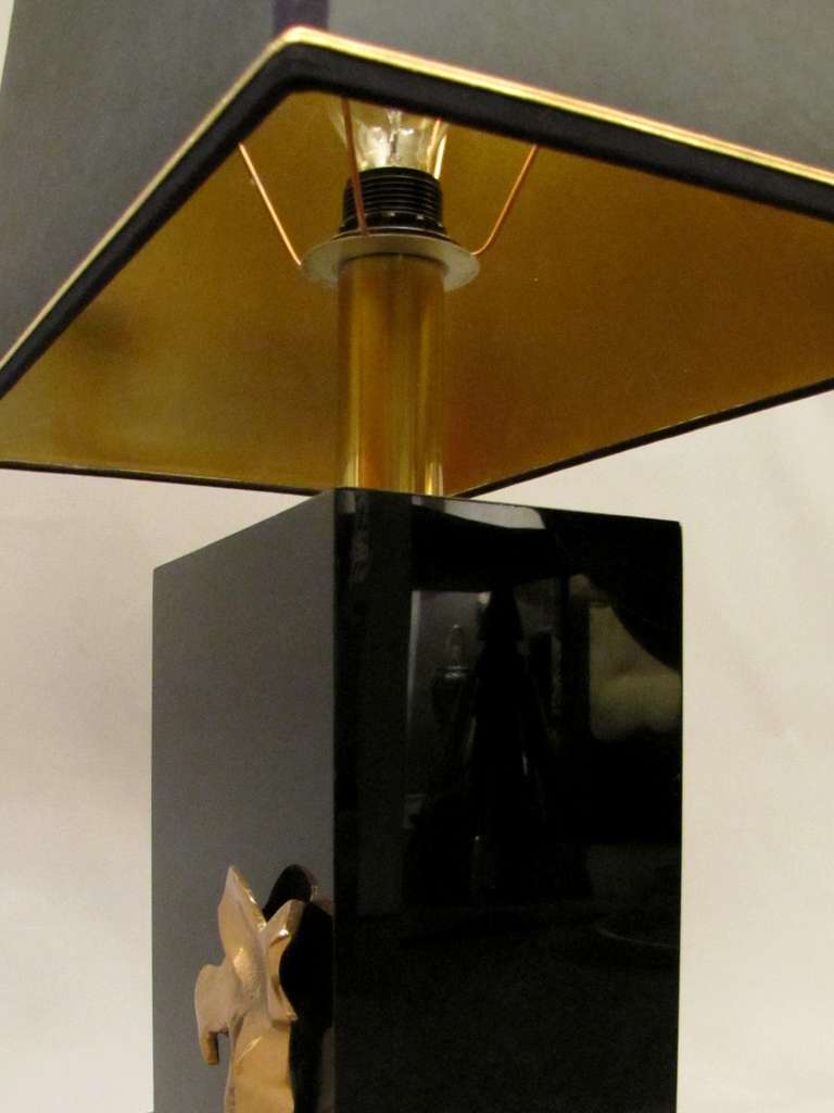 Wood Pair of 1970s Table Lamps in Black Plexiglas and Brass For Sale