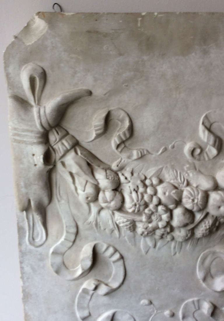 Model of Garland with Fruits and Ribbons in Plaster In Good Condition In Paris, FR