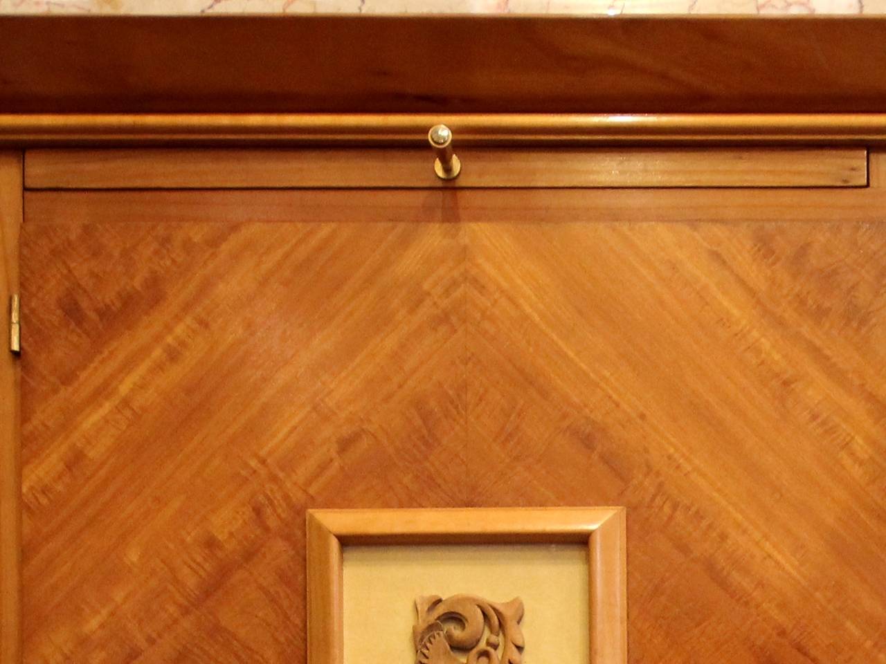 Magnifique armoire des années 1940 en sycomore en vente 3