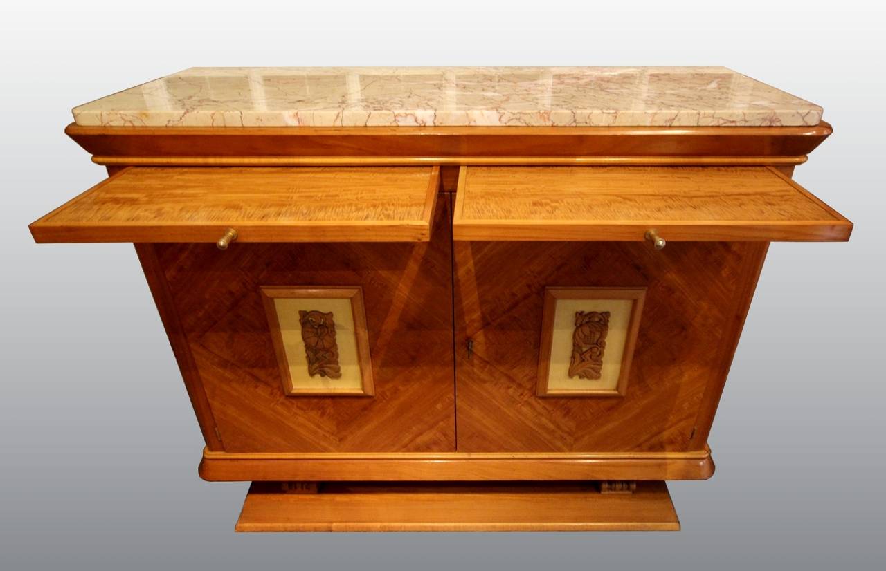 French Precious 1940s Cabinet in Sycamore For Sale