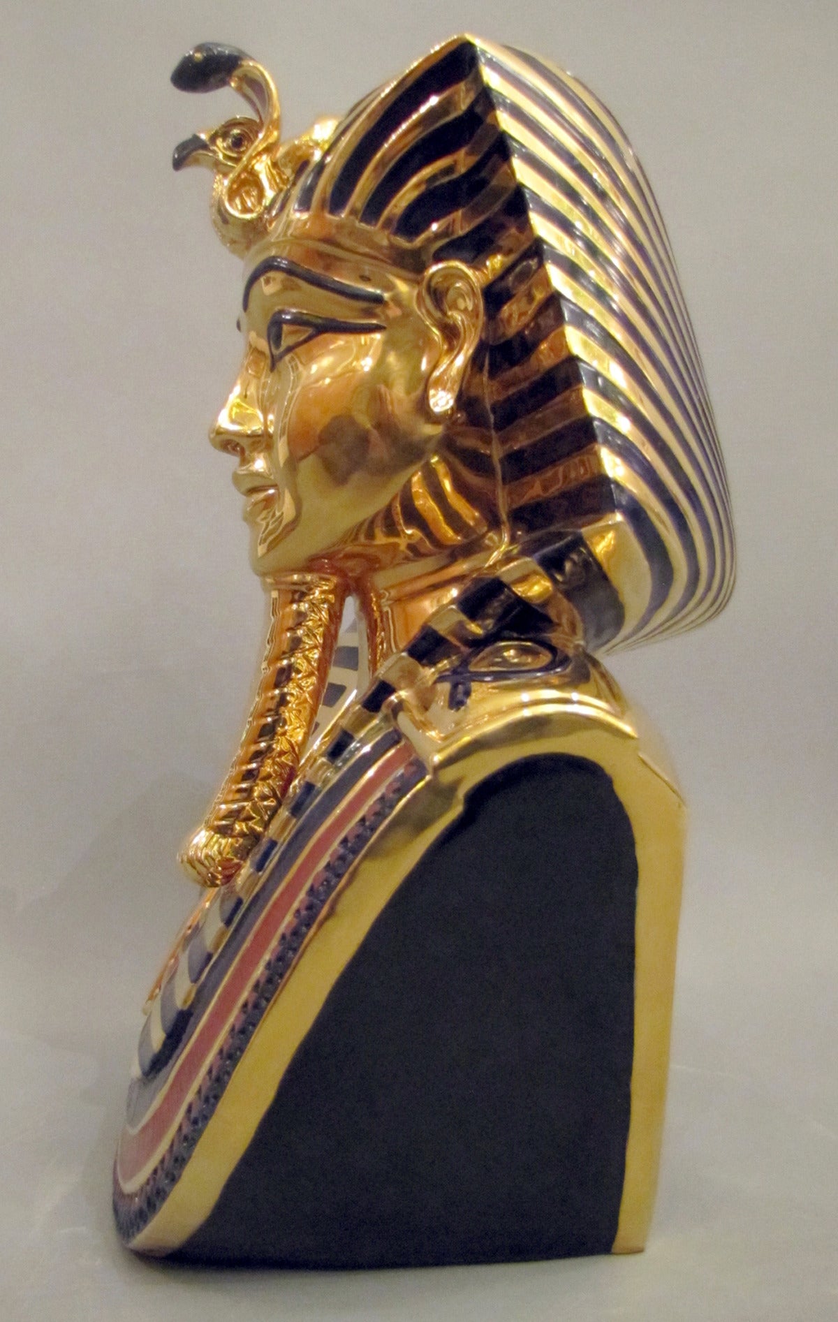 1970s Pharaoh Bust, Capodimonte Enameled Porcelain, Gilded in 24-Carat Gold In Excellent Condition In Paris, FR