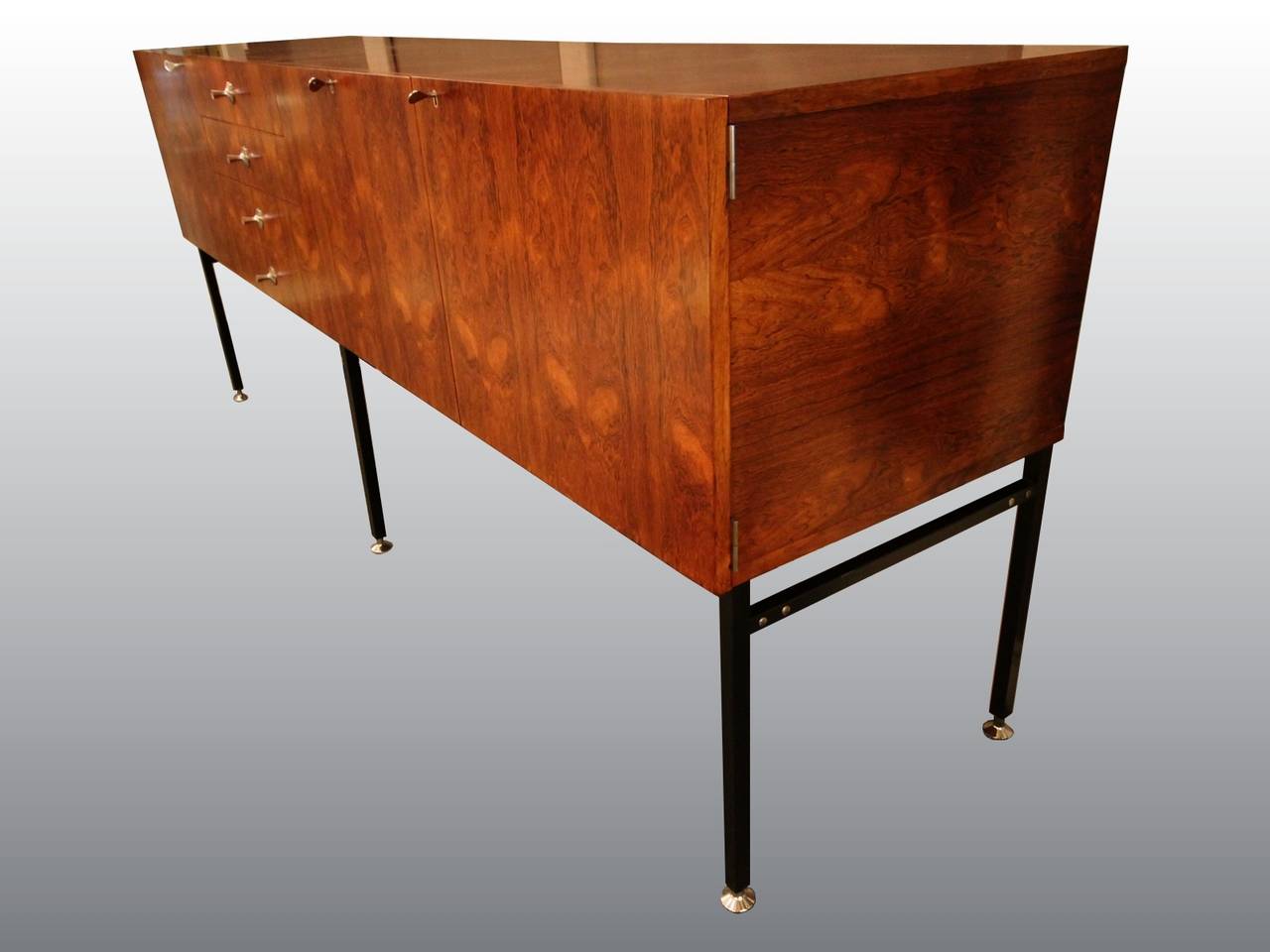 Large Alain Richard beautiful sideboard 802 model, edited in 1957-1958 by Meubles TV. Six adjustable feet. Four drawers, two storage areas with glass shelfs and one bar area with shelve & tray in glass and oak drawer.

Black lacquered metal,