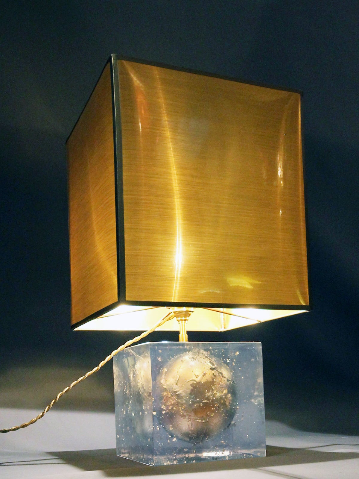 Nice pair of lamps with spheres and gold leaf inclusion.
New lampshades in gilded plastic.

Dimension below are given without lampshades.
Dimensions with lampshades are 9.84 X 9.84 X 18.5 in height (25x 25 47 cm height).