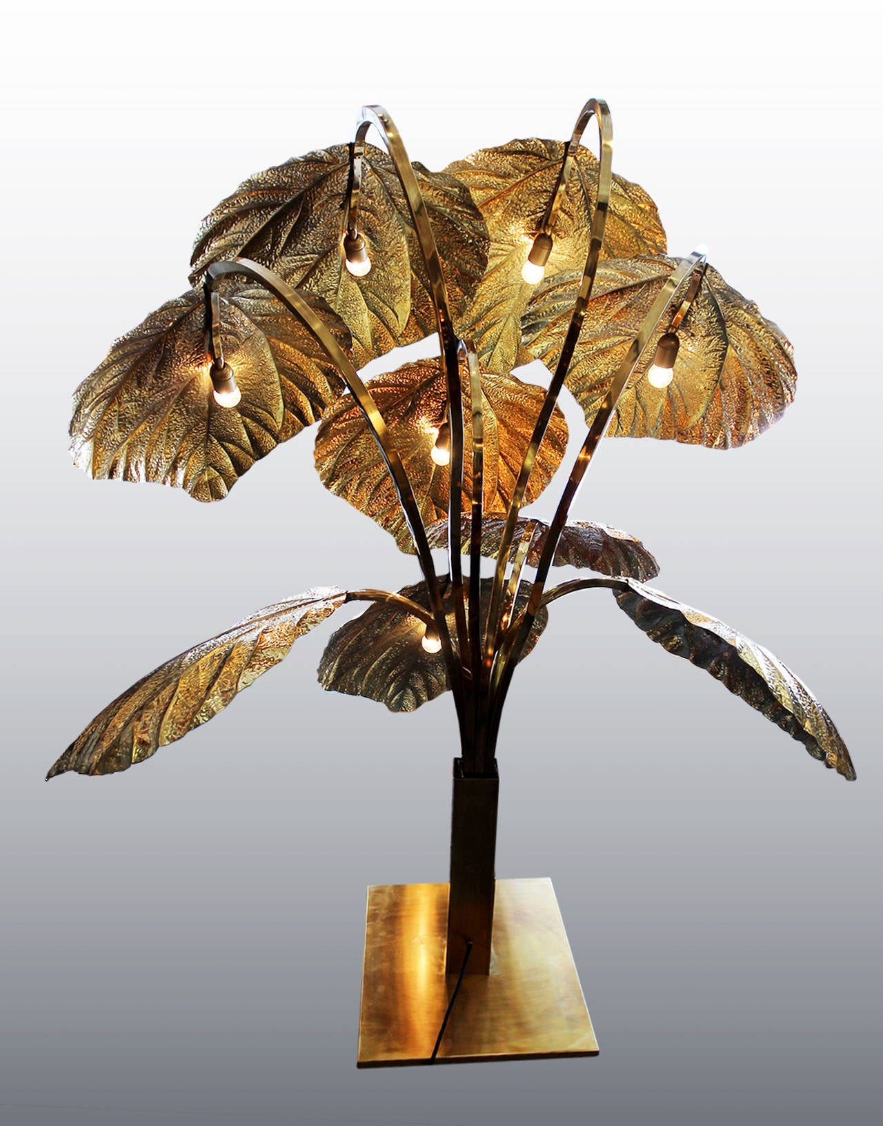 Impressive Bright Plant in Worked Brass, in the Taste of Tommaso Barbi In Excellent Condition In Paris, FR