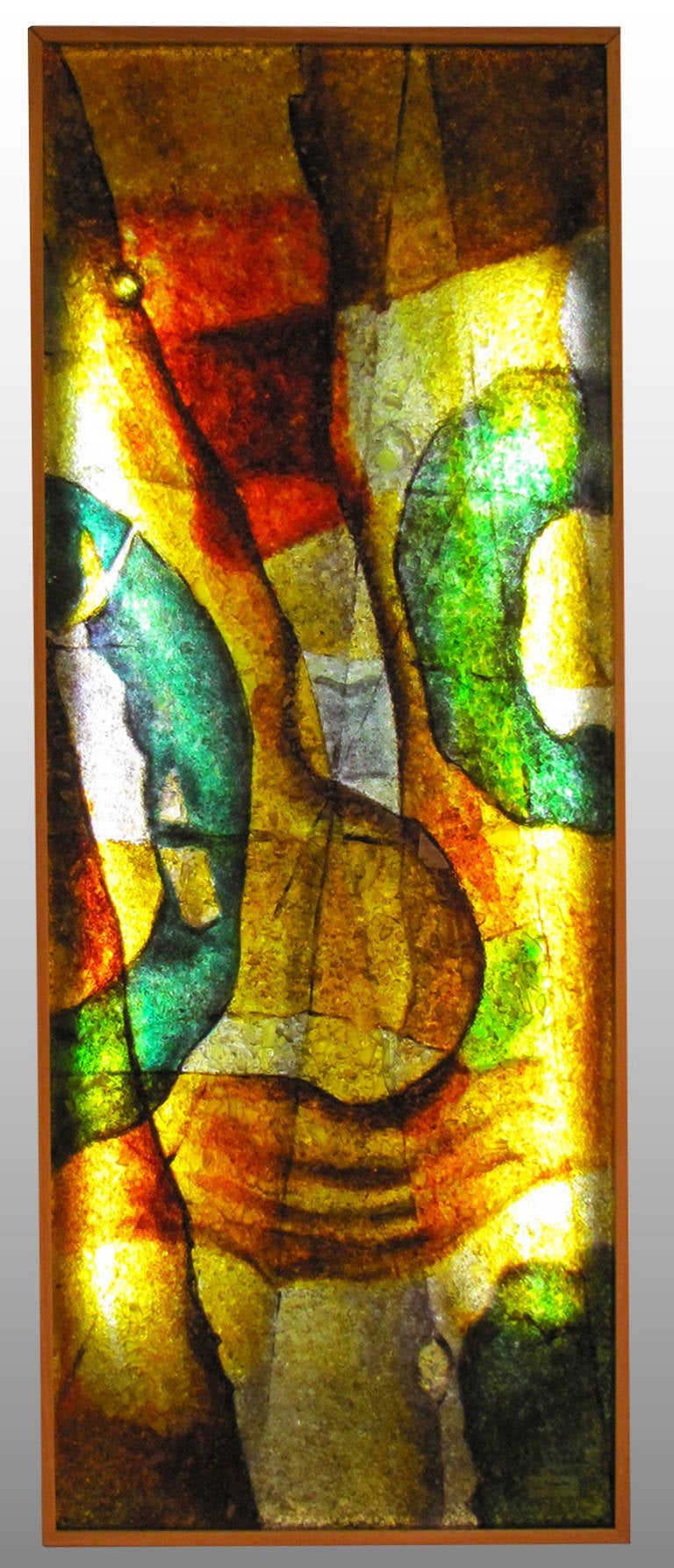 Interesante panel luminoso de resina, trabajado como un cuadro, con marco de madera chapada en roble. Está iluminado por dos tubos fluorescentes ocultos en su interior.
Firmado y con la mención Proceso patentado Foberlec.