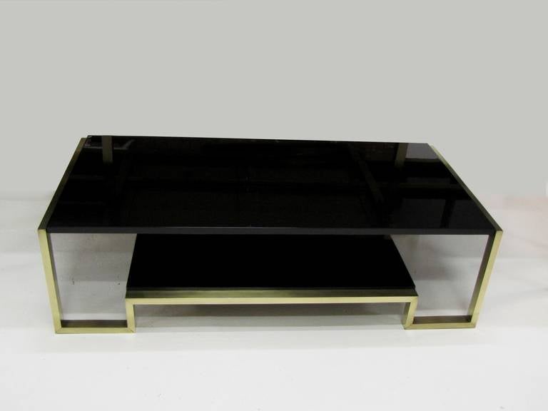 Very elegant 1970s coffee table, in polished brass and black lacquered wood. In the taste of Maison Jansen.