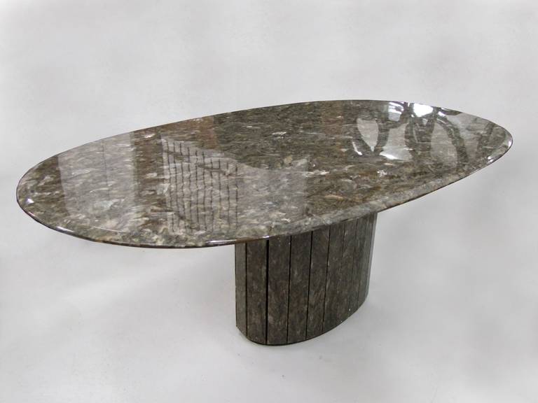 Rare 1970s Oval Dining Table in Marcasite Plating and Resin In Excellent Condition In Paris, FR