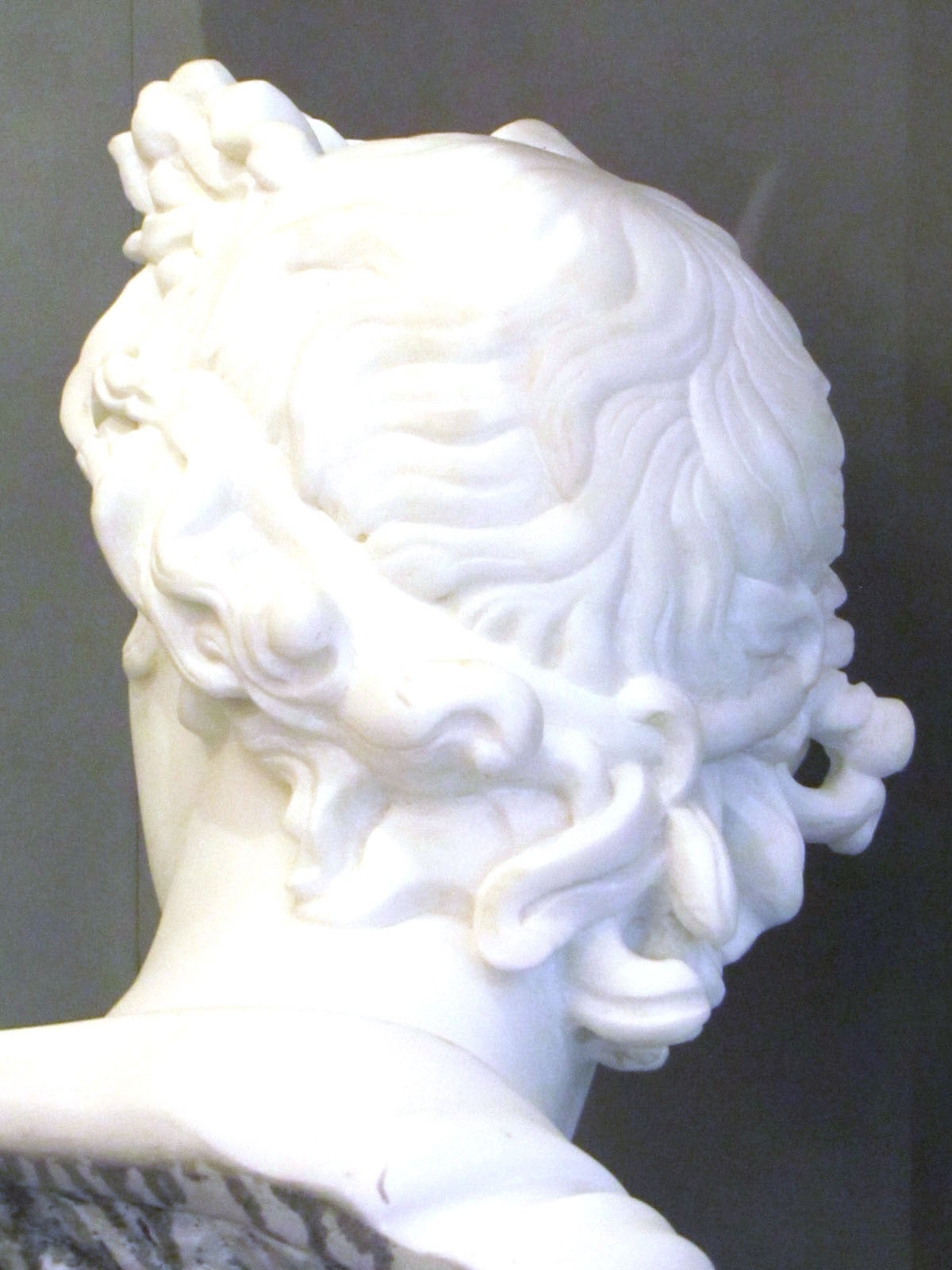 Large Beautiful Apollo Bust in Carrara Marble, after the Antique 3