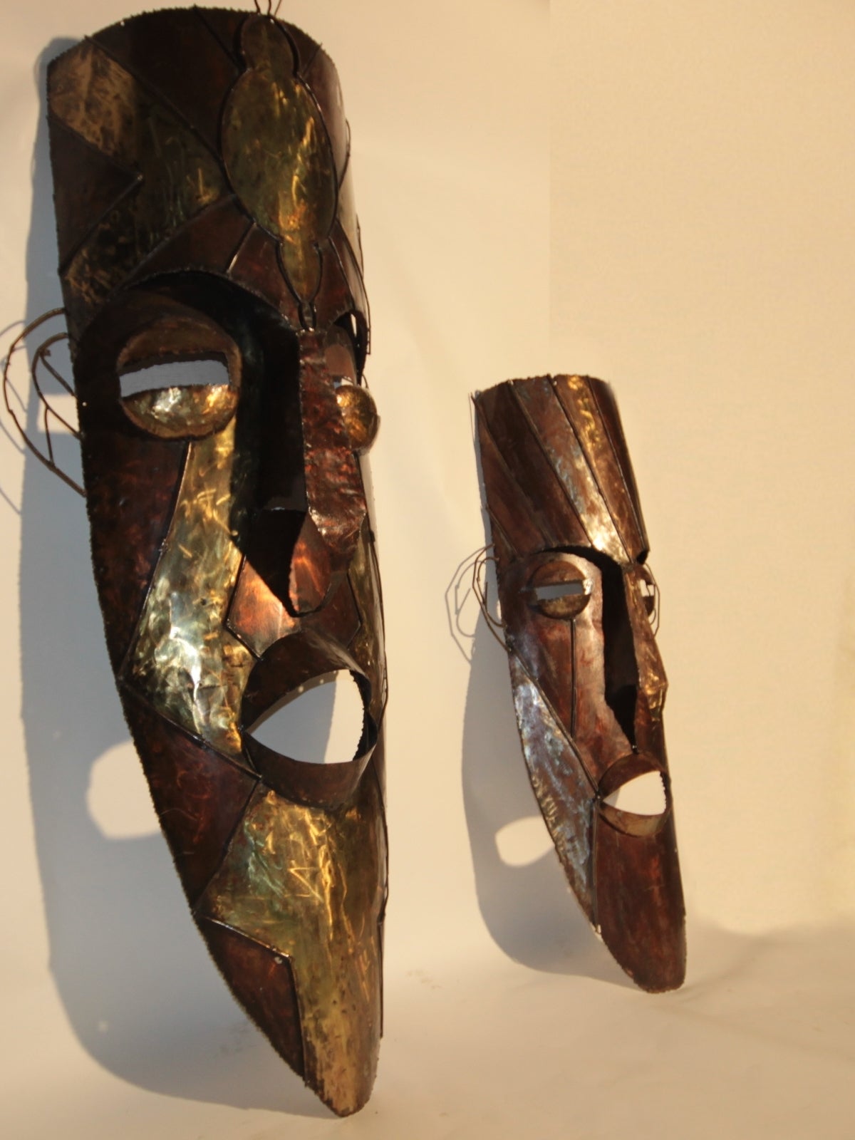 Set of Two 1970s Large Tiki Masks In Good Condition For Sale In Paris, FR