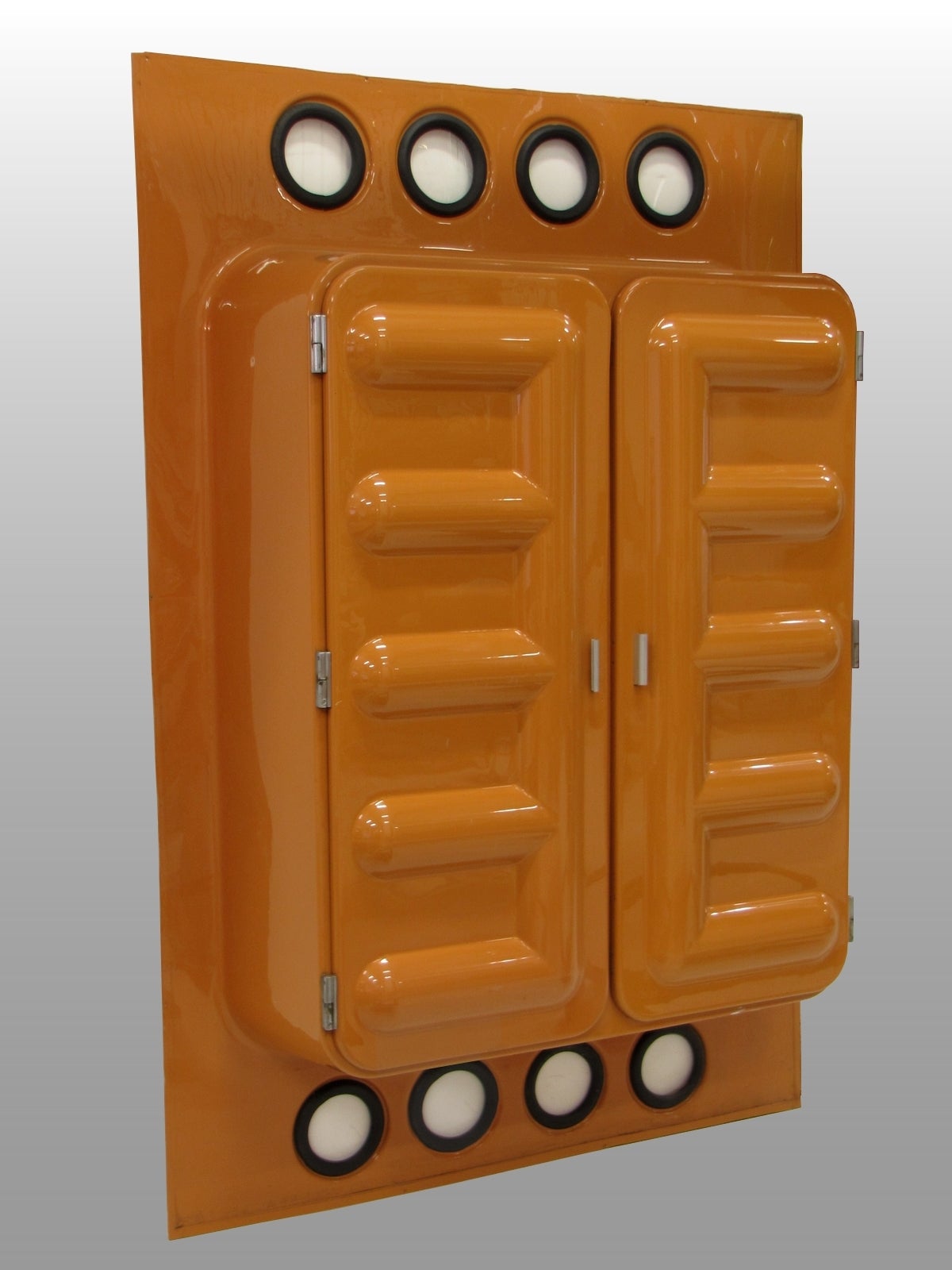 Extrêmement rare armoire de 1970 en plastique thermoformé:: couleur orange:: par Somop. 
Plastiques de Bourgogne Edition.