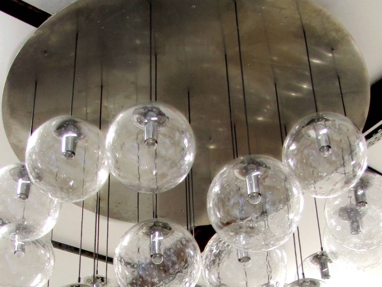 Milieu du XXe siècle Amaizing 1970's huge glass balls chandelier by Raak Amsterdam