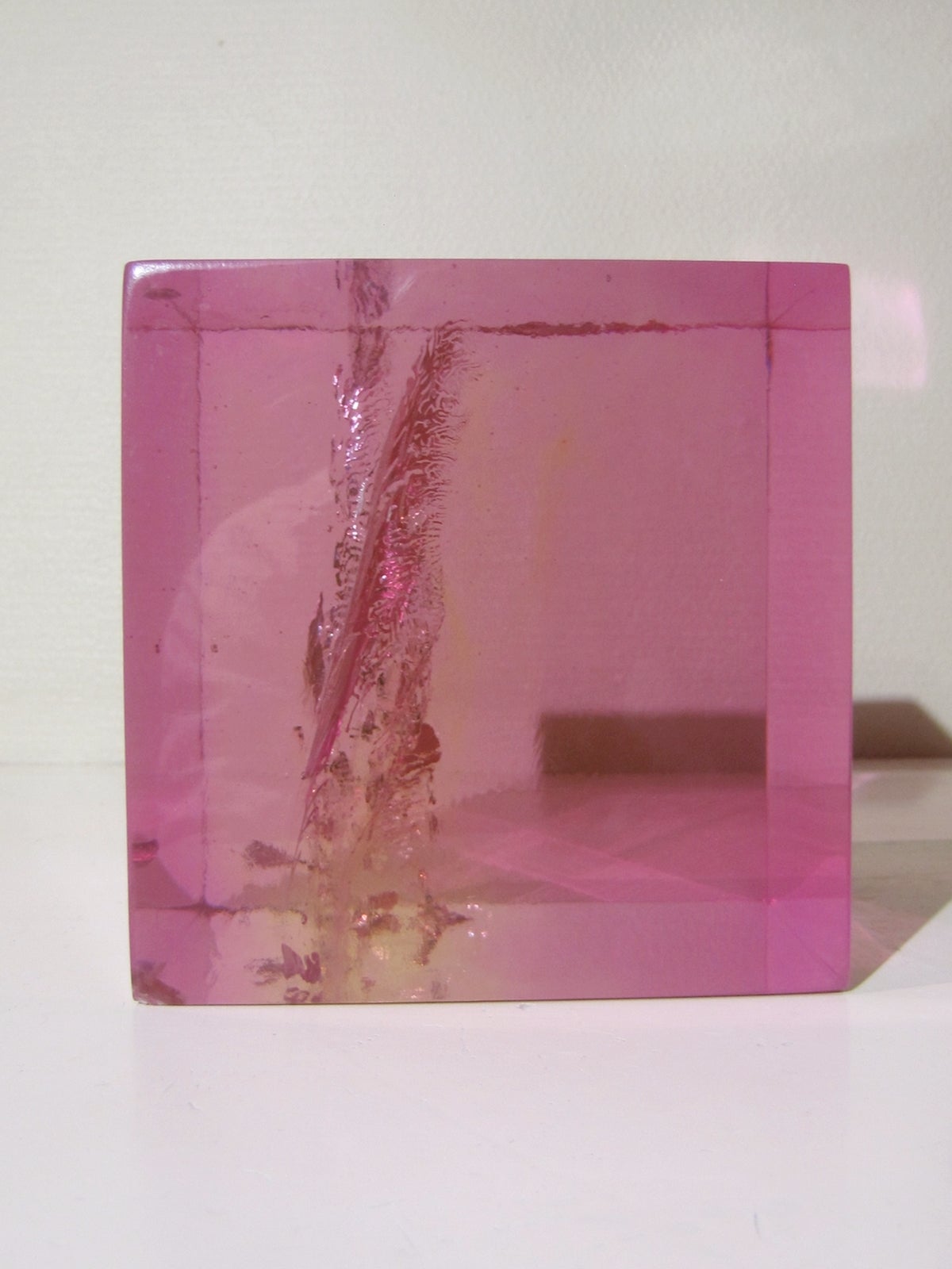 Resin Three cubes in pink fractal resin For Sale