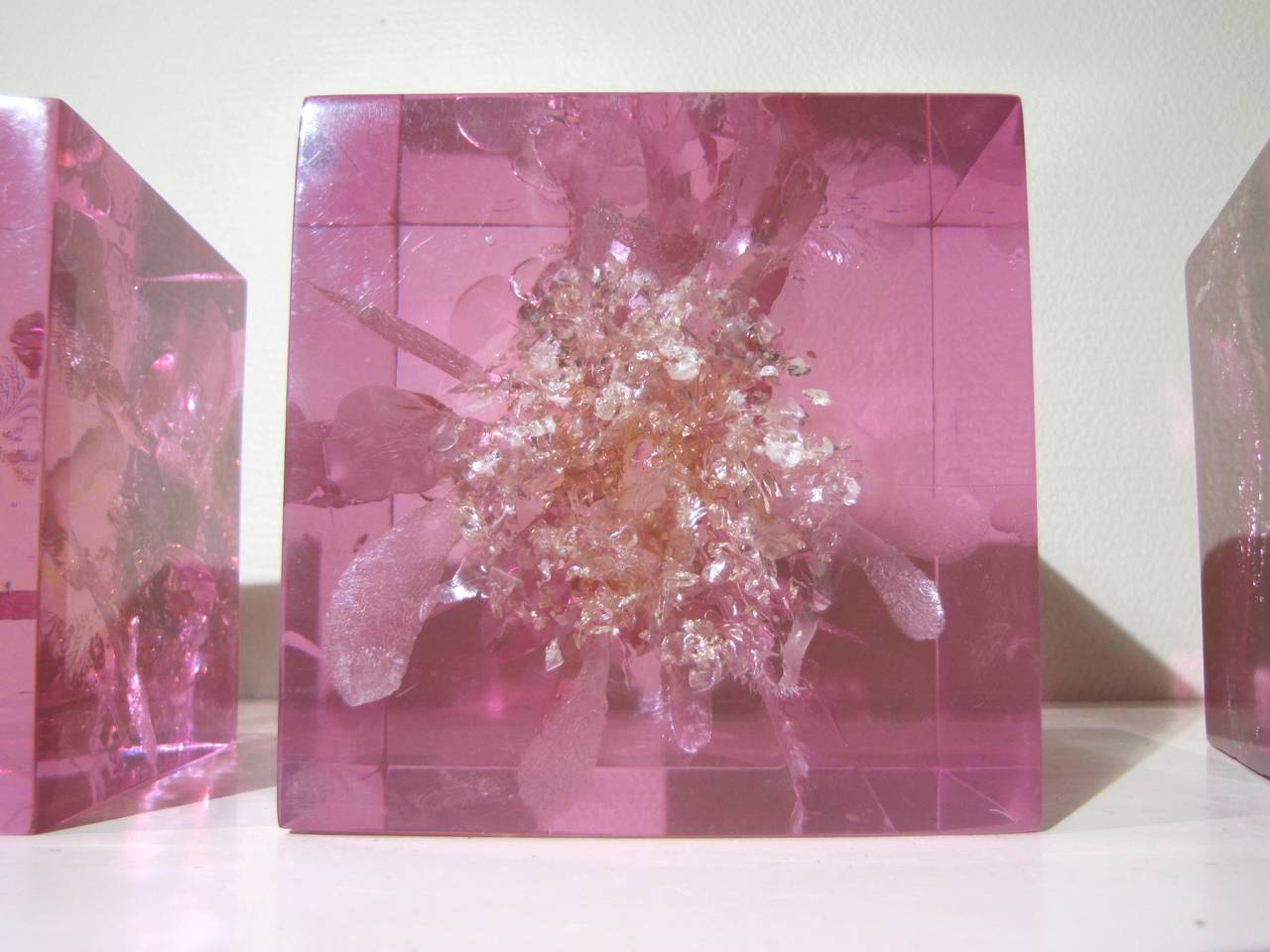Three cubes in pink fractal resin For Sale 2