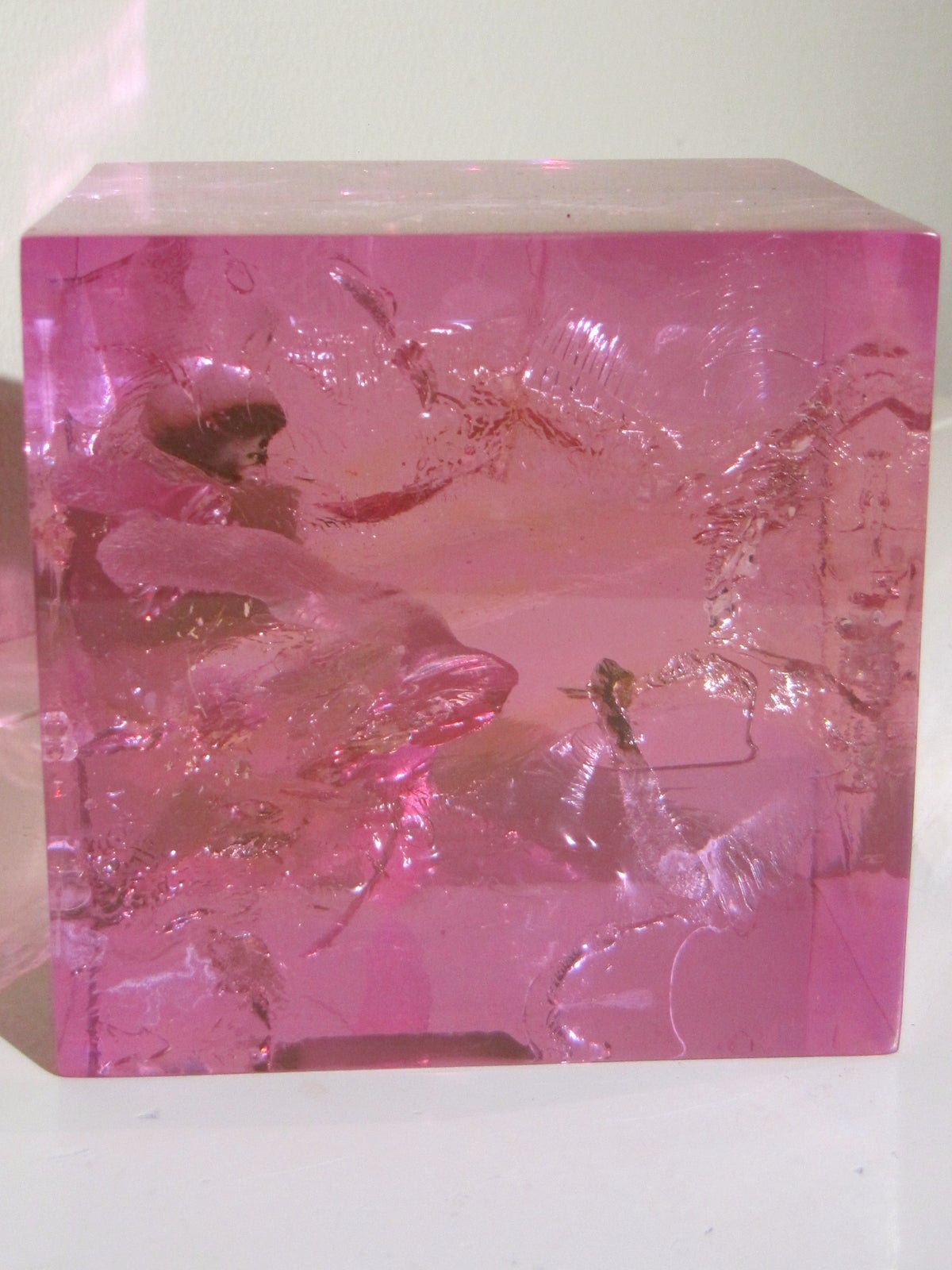 Three cubes in pink fractal resin In Excellent Condition For Sale In Paris, FR