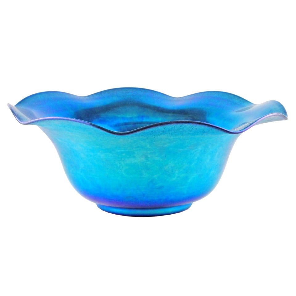 Steuben Blue Aurene Glass Centerpiece In Excellent Condition In Litchfield, CT