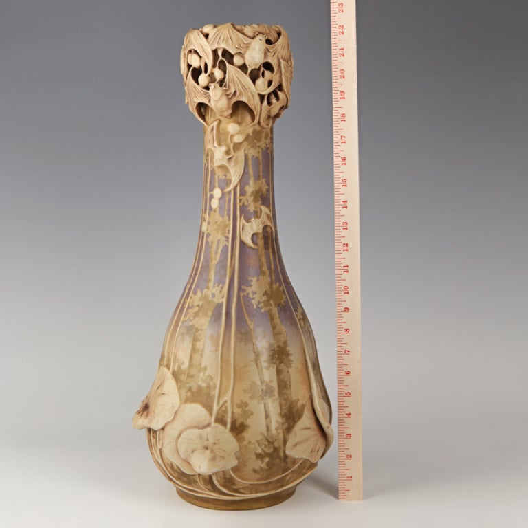 Amphora Monumental Exotic Vase 1