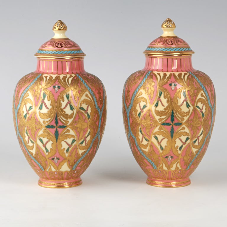 Paire de pots à cachets en forme de pot à gingembre ROYAL CROWN DERBY