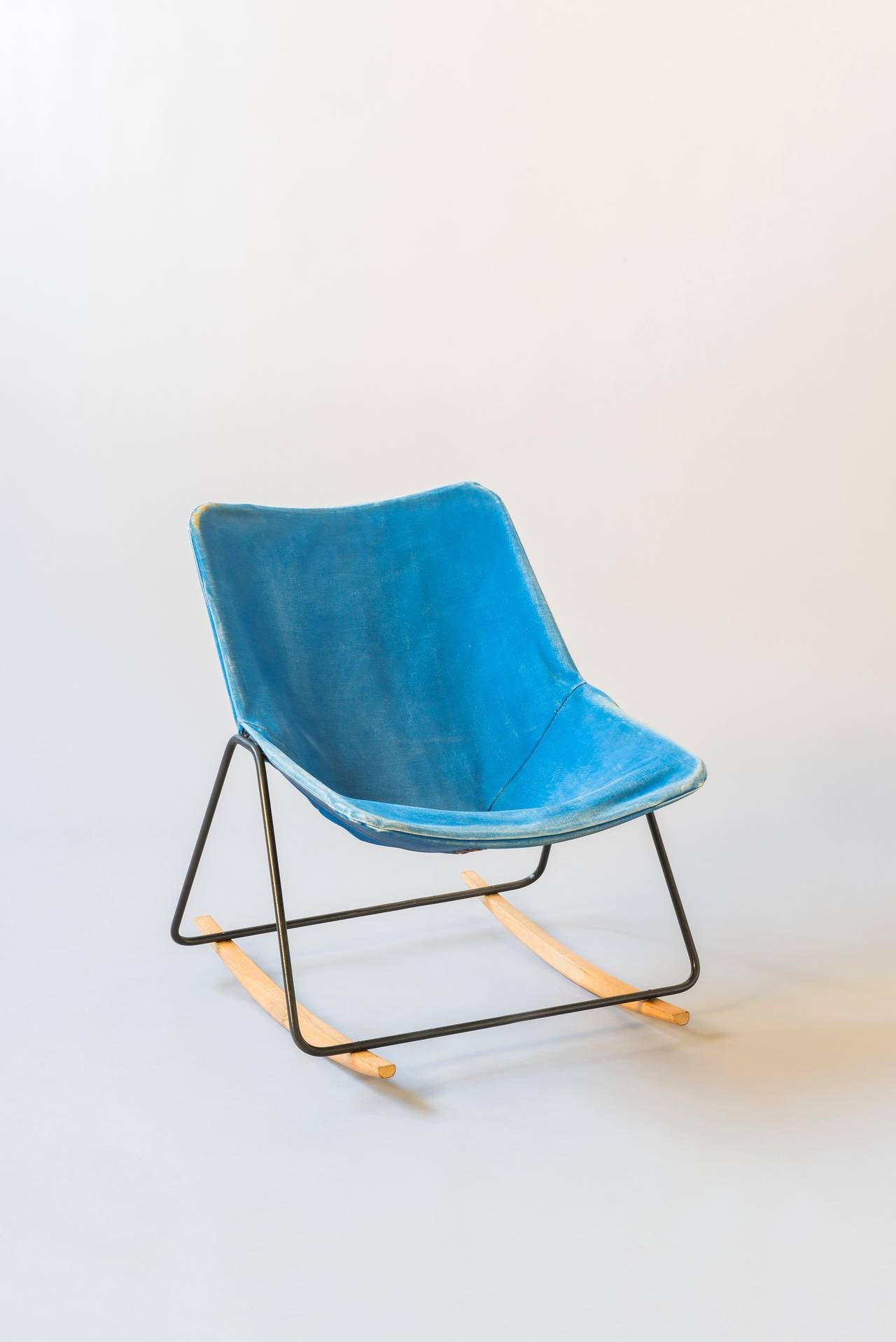 Rocking chair G1 by Pierre Guariche (1926-1995)
Airborne edition - 1953