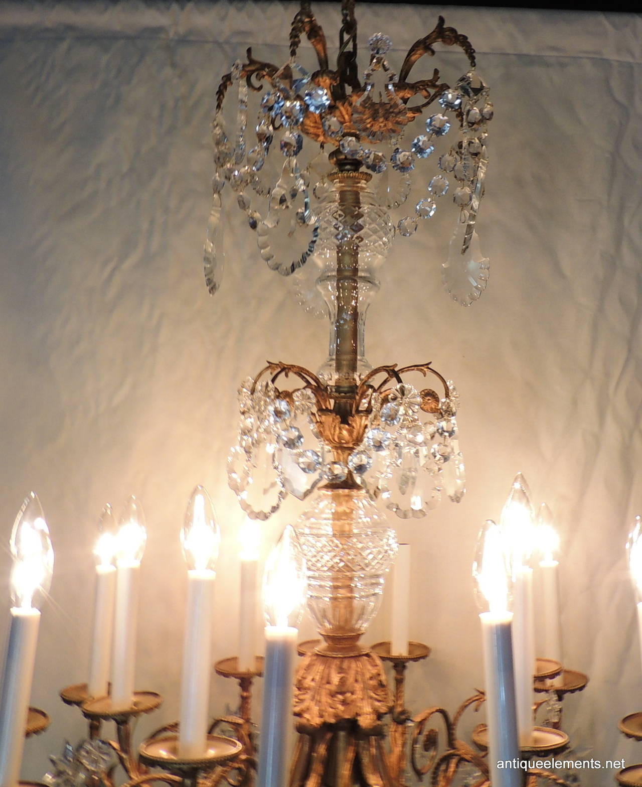 Faceted Late 19th Century Rococo Doré Bronze and Crystal Large Fifteen-Light Chandelier For Sale