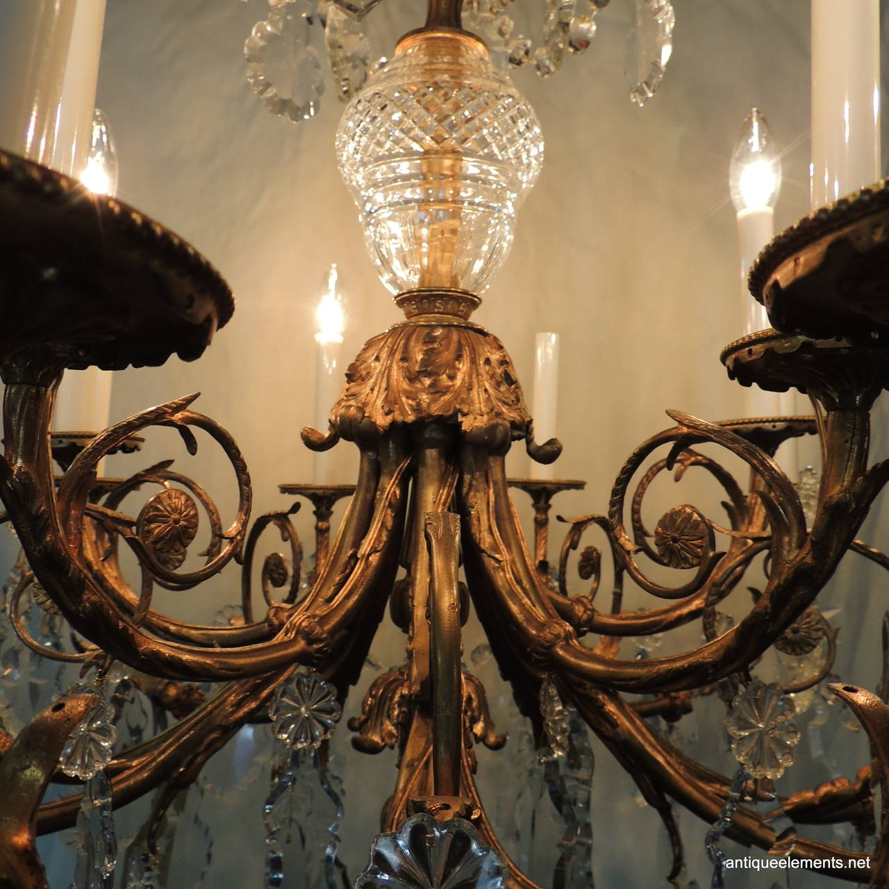 Late 19th Century Rococo Doré Bronze and Crystal Large Fifteen-Light Chandelier For Sale 4