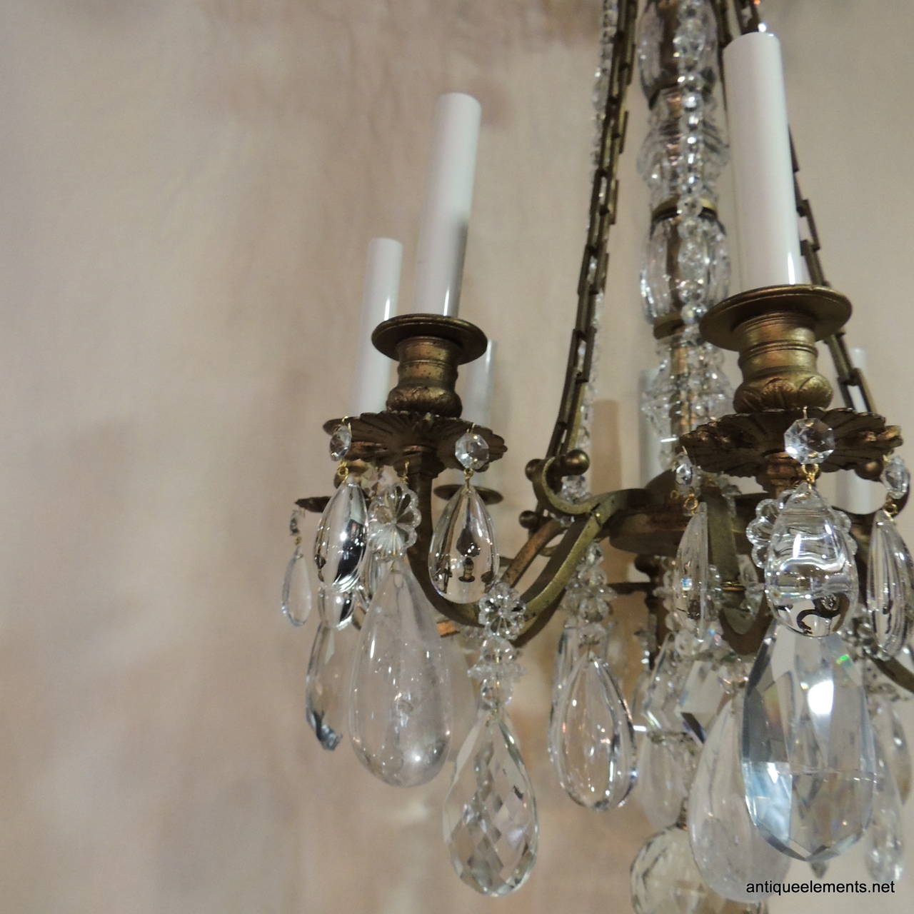 Lustre français de style Bagues à huit lumières en bronze doré et cristal de roche Bon état - En vente à Roslyn, NY