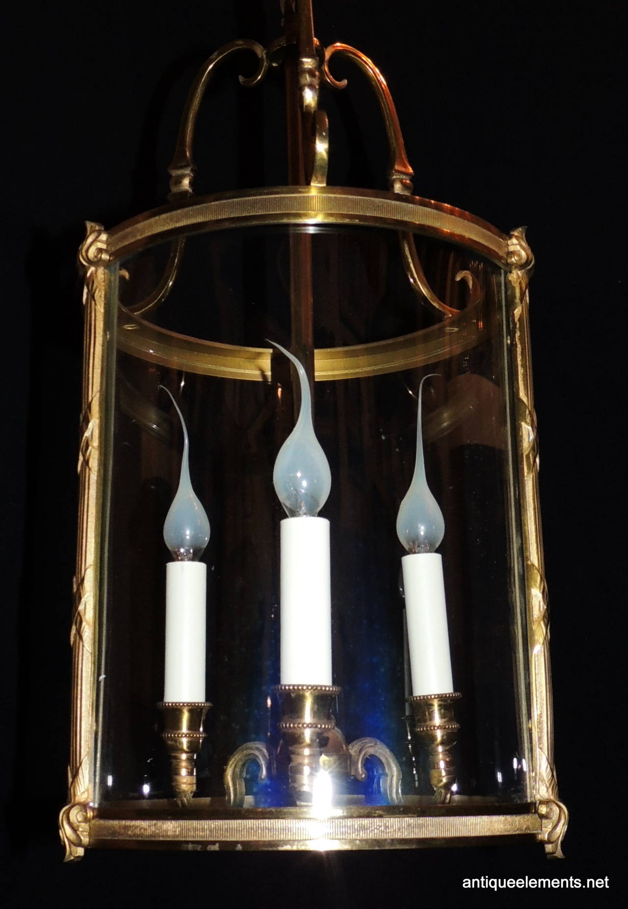 Mid-20th Century Wonderful Pair of Dore Bronze, Readed and X-Pattern Curved Glass Lanterns