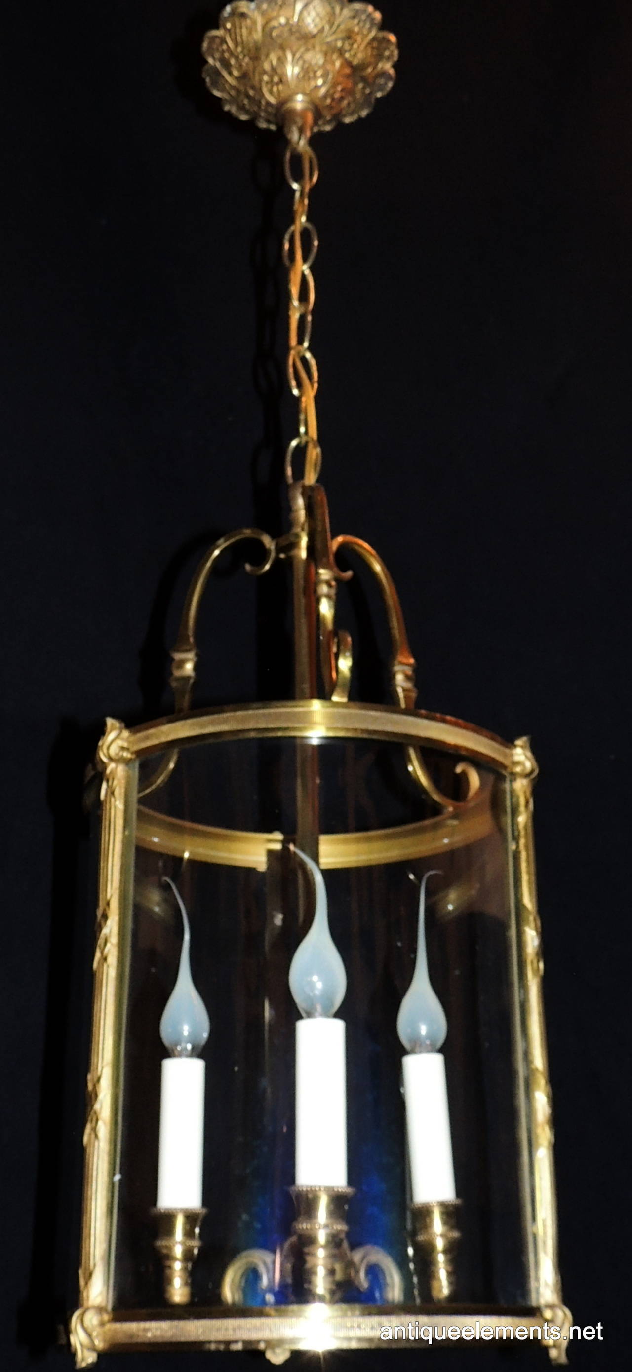 Wonderful Pair of Dore Bronze, Readed and X-Pattern Curved Glass Lanterns 1