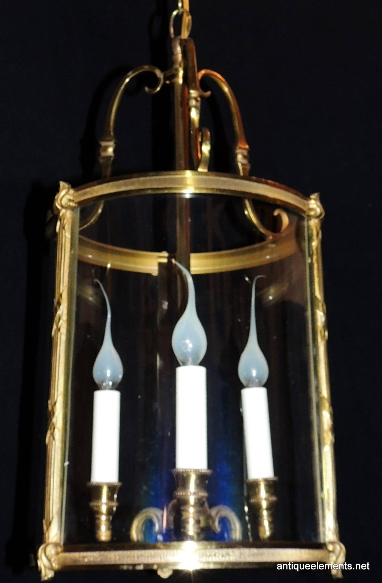 Neoclassical Wonderful Pair of Dore Bronze, Readed and X-Pattern Curved Glass Lanterns