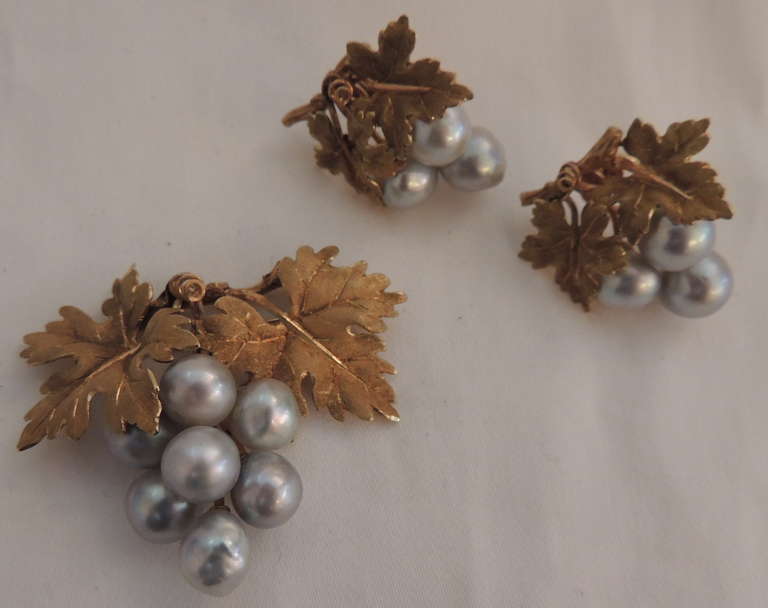 A Wonderful Buccellati Suite, 18k Gold & Natural Pearl Acorn Leaf Consisting Of Earrings & Brooch Set With Original Pouch

Pin 2