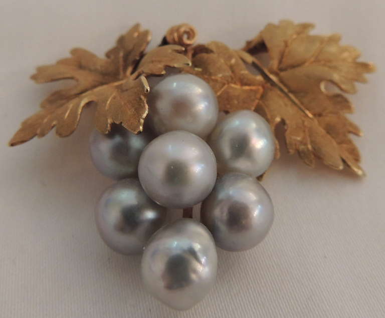 A Buccellati Suite 18k Gold & Natural Pearl Acorn Leaf Earrings, Brooch Set In Good Condition In Roslyn, NY