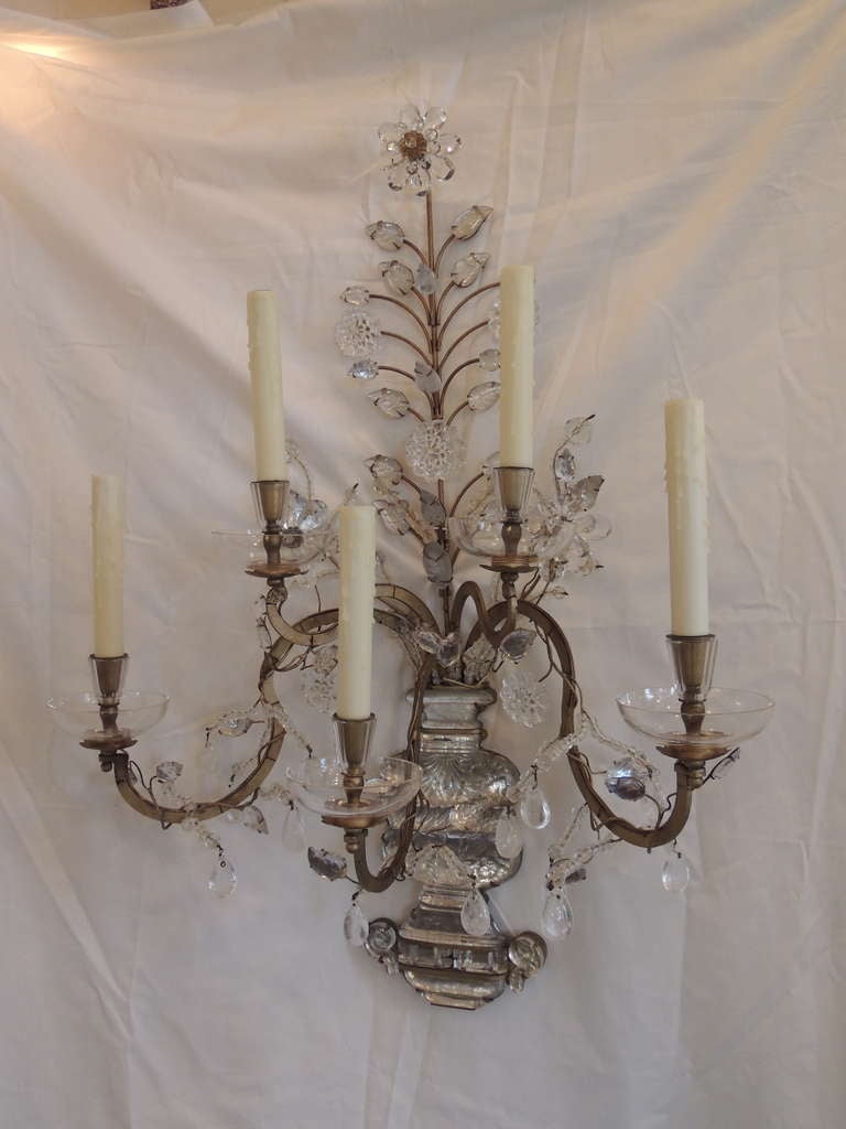 Fantastic pair of vintage gilt metal and rock crystal five-arm sconces in excellent condition. Newly wired.
Measures: 33
