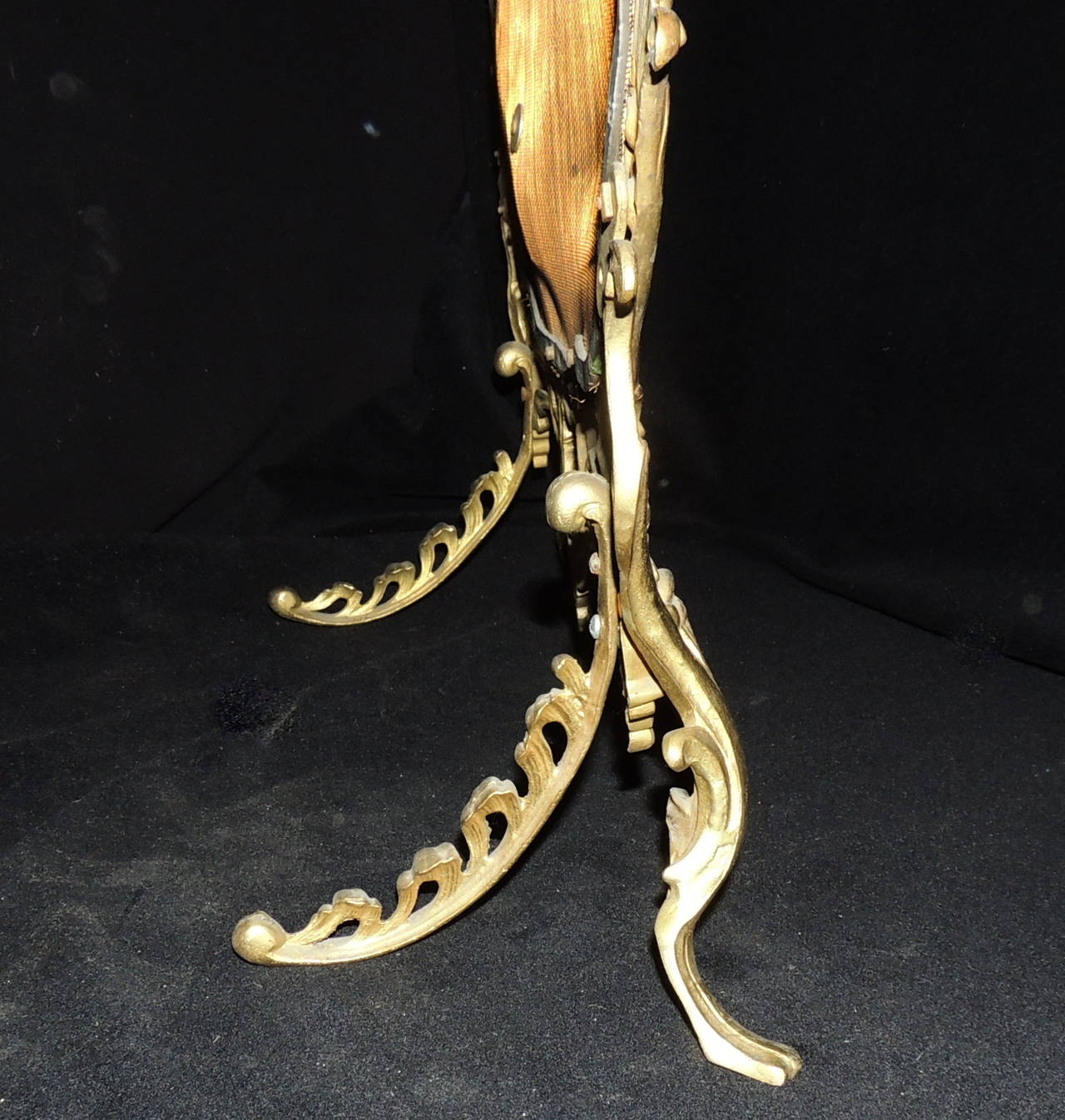 Gilt Elegant French Doré Bronze Fire Screen Bow, Horn Center Medallion Firescreen For Sale