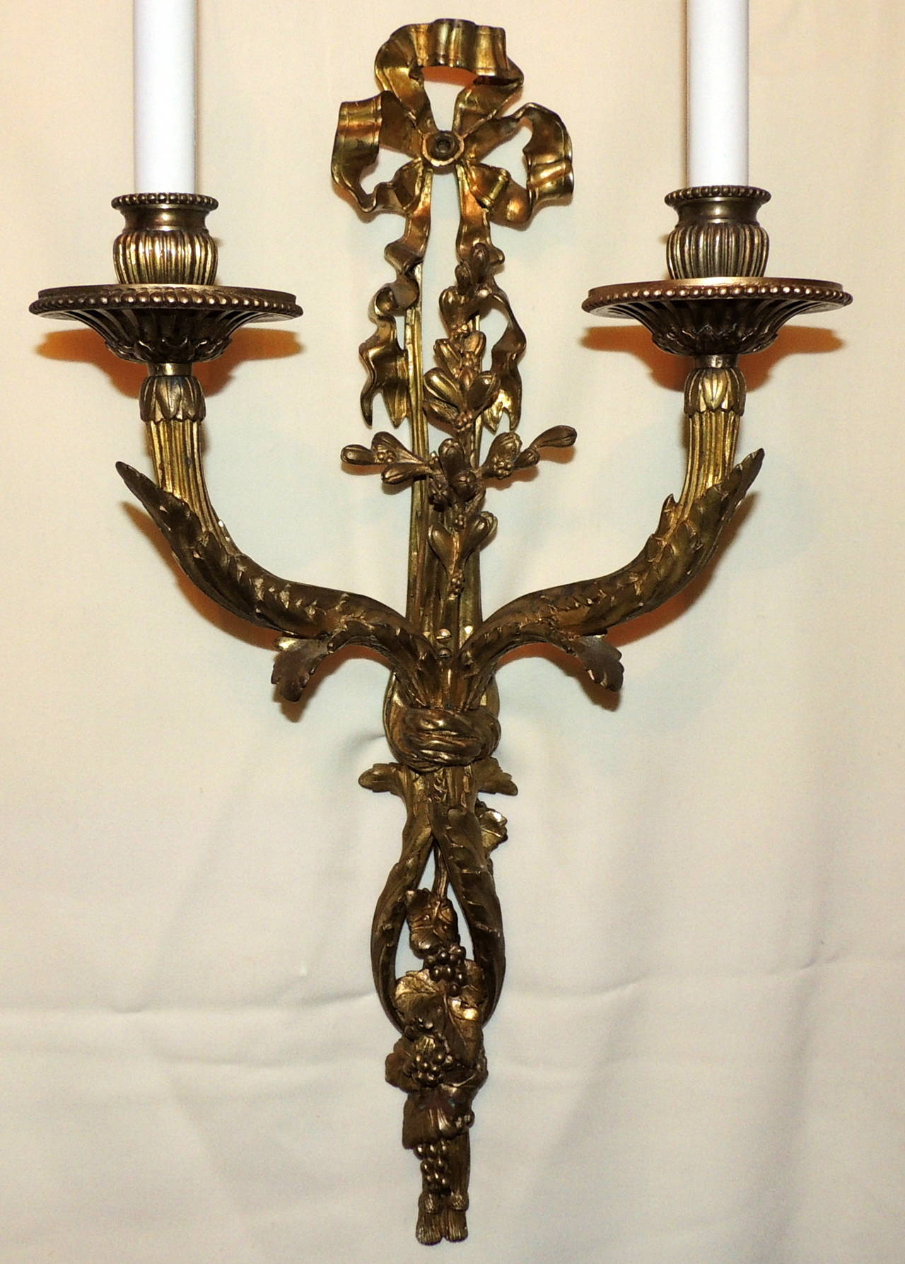 Fine Pair of Elegant French Doré Bronze, Two-Arm Bow Top Sconces In Good Condition In Roslyn, NY