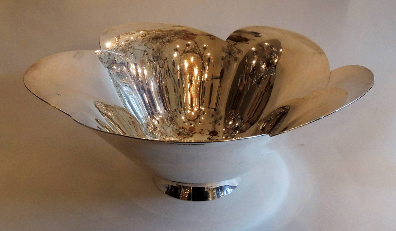 Wonderful scalloped modern design bowl by Tiffany & Co. The design has a generous curved scalloped rim that tapers and sits on a round platform. 
Marked:
Tiffany & Co. 
Makers 
23682  

  9.25
