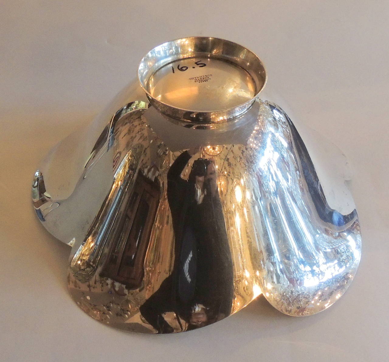 American Wonderful Tiffany & Co. Maker Modern Scalloped Design Sterling Silver Bowl