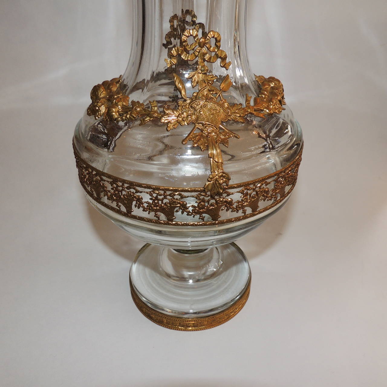 Very Fine French Ormolu Doré and Crystal Bronze-Mounted Pedestal Vase In Excellent Condition In Roslyn, NY