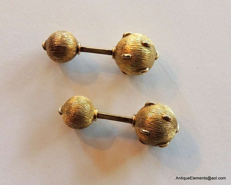 Handsome Pair of Tiffany Schlumberger 18-Karat Gold Studded Dumbell Cufflinks In Good Condition In Roslyn, NY