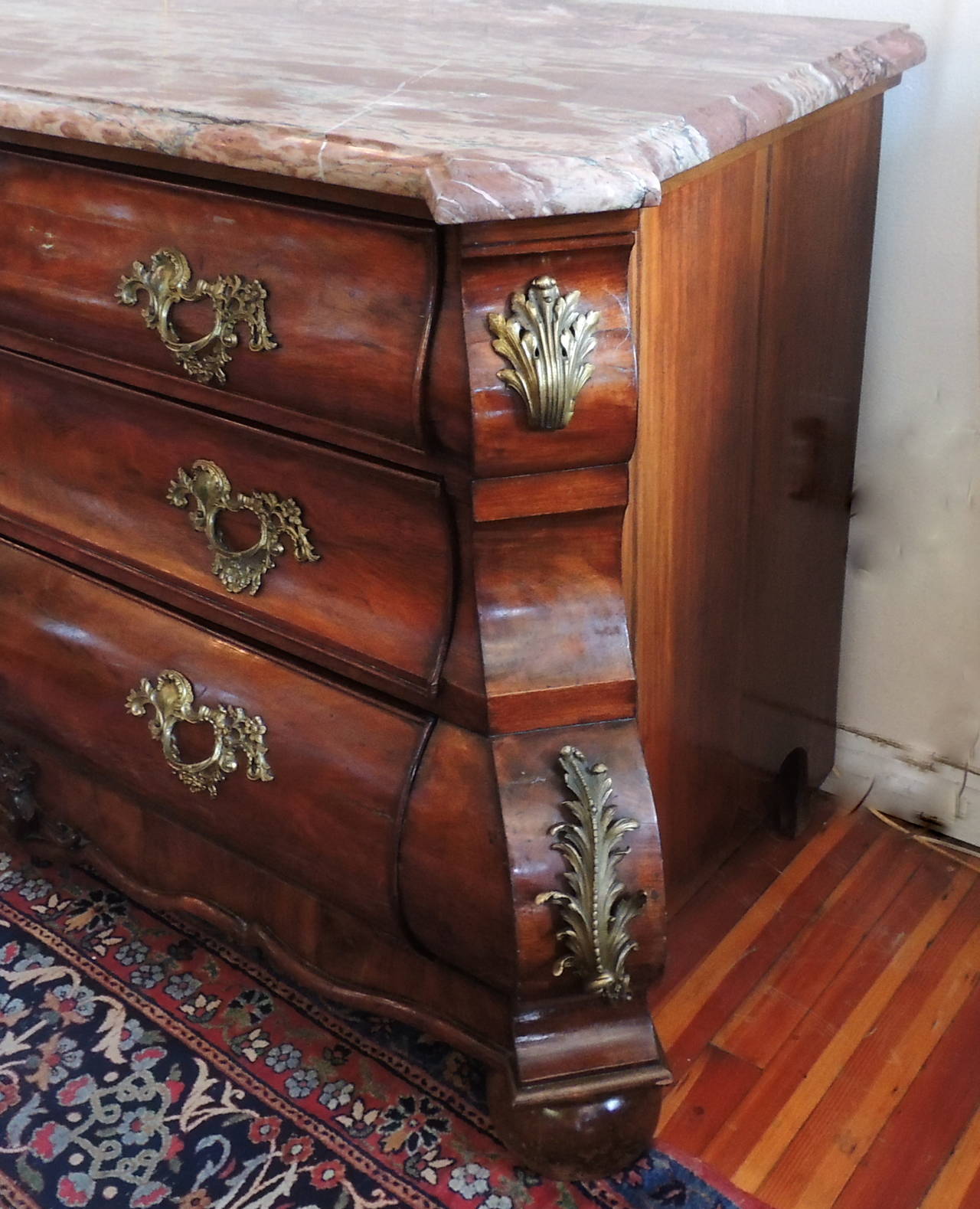 Elegant French Ormolu Bronze-Mounted Mahogany Sideboard Rose Marble-Top In Good Condition For Sale In Roslyn, NY