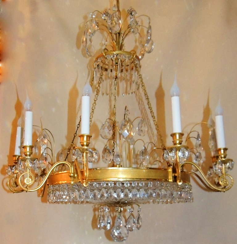 A very Fine Empire doré bronze and cut crystal Baltic chandelier. Dressed with faceted crystals and finished in the centre with a fabulous cut crystal bowl.
Set with ten lights on the outside, six lights on the inside.