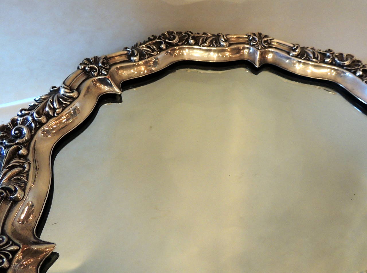 Baroque Elegant English 19th Century Sheffield Silver Plate Embellished Mirrored Plateau For Sale
