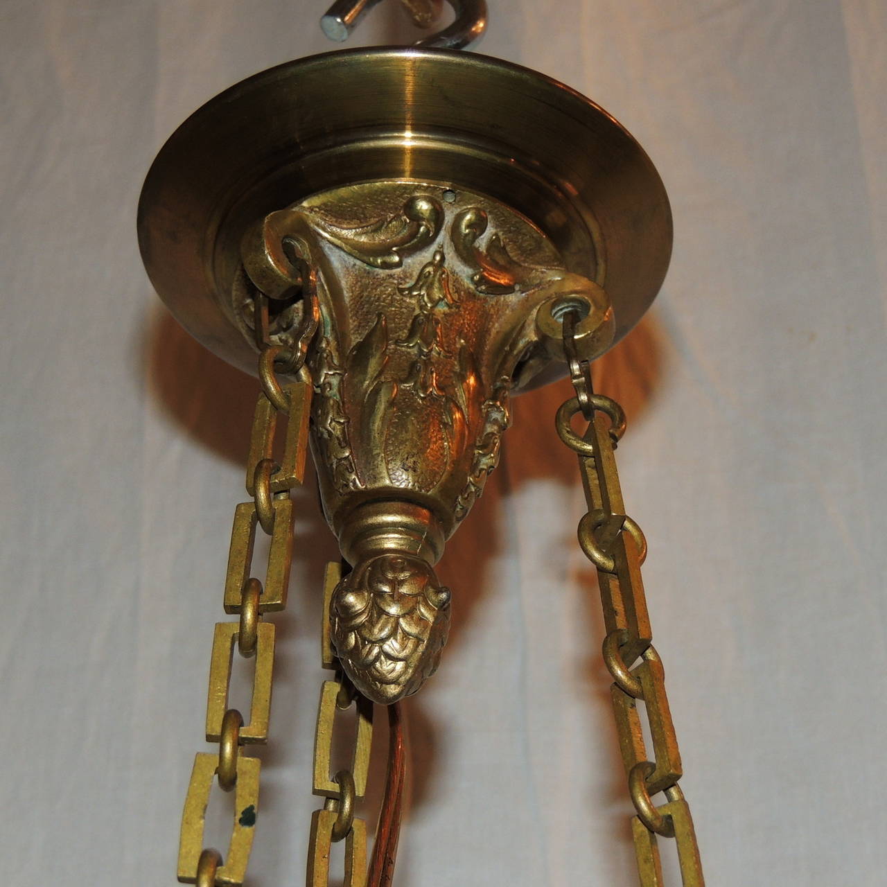 Early 20th Century Neoclassical Three-Arm French Bronze Swag and Scroll-Arm Chandelier For Sale