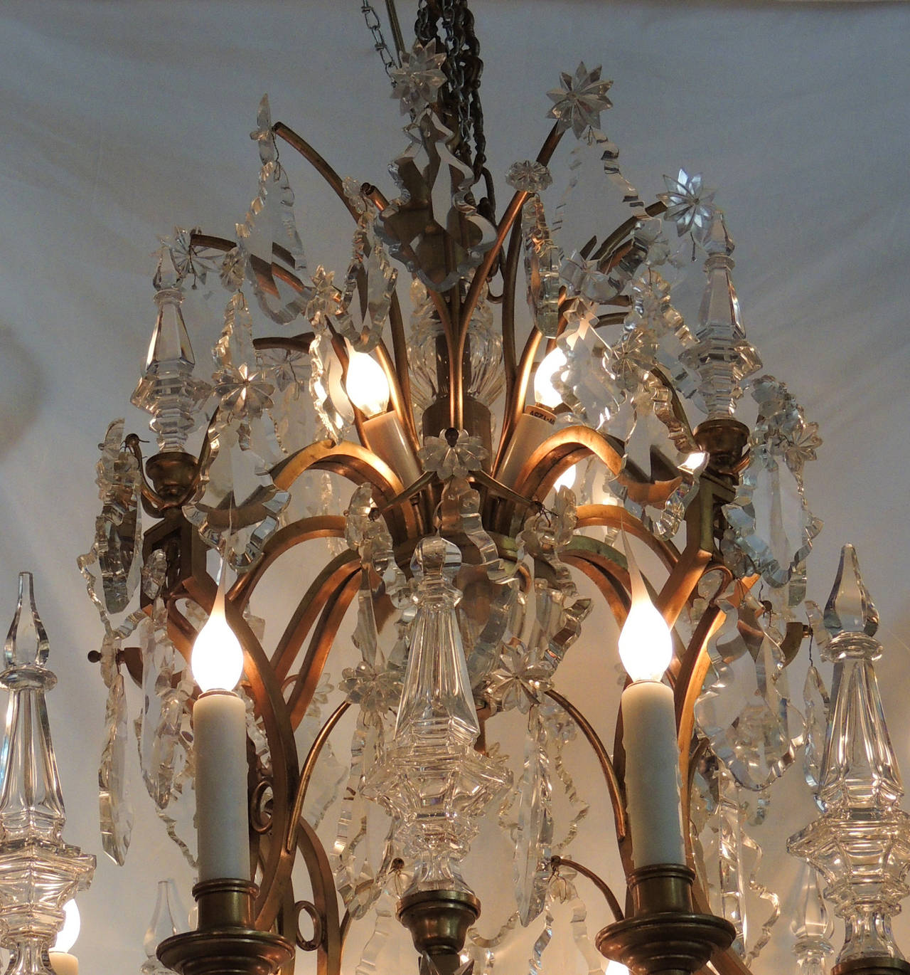 Belle Époque Lustre français Grand Baccarat Louis XV en bronze doré et cristal à vingt-deux lumières en vente