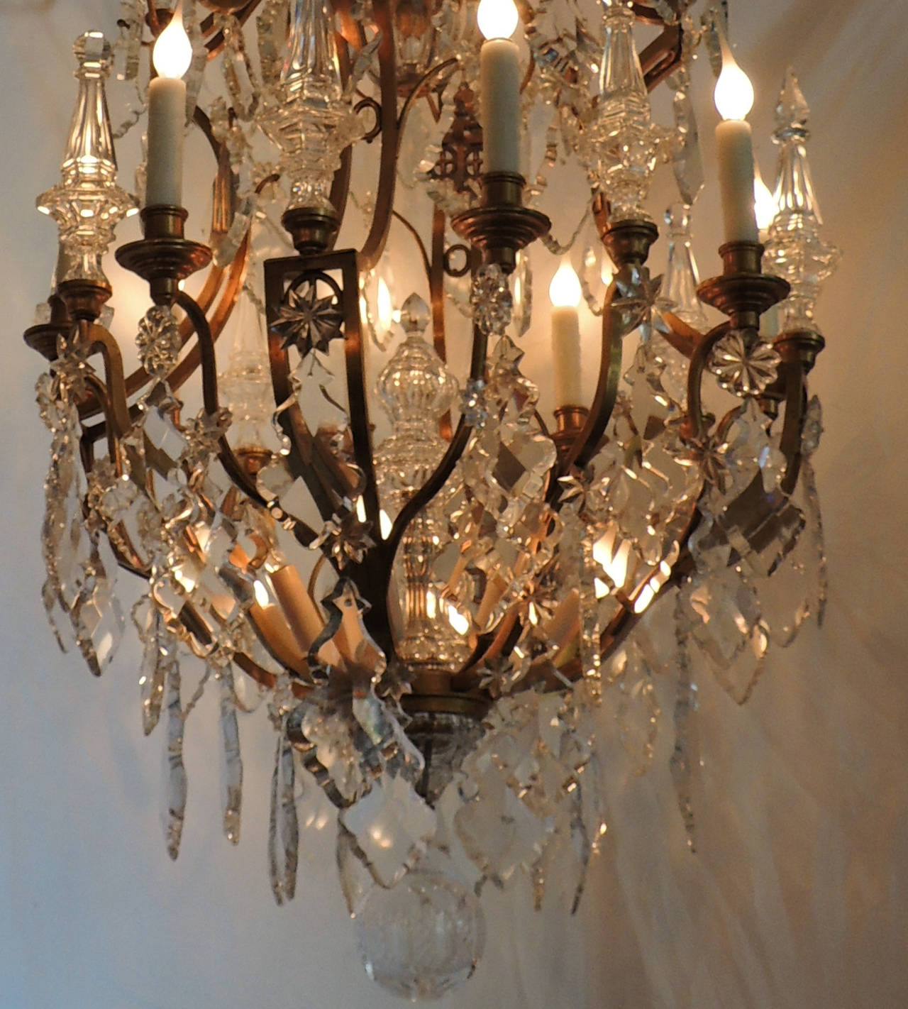 Grand Baccarat French Louis XV Dore Bronze and Twenty-Light Crystal Chandelier In Excellent Condition For Sale In Roslyn, NY